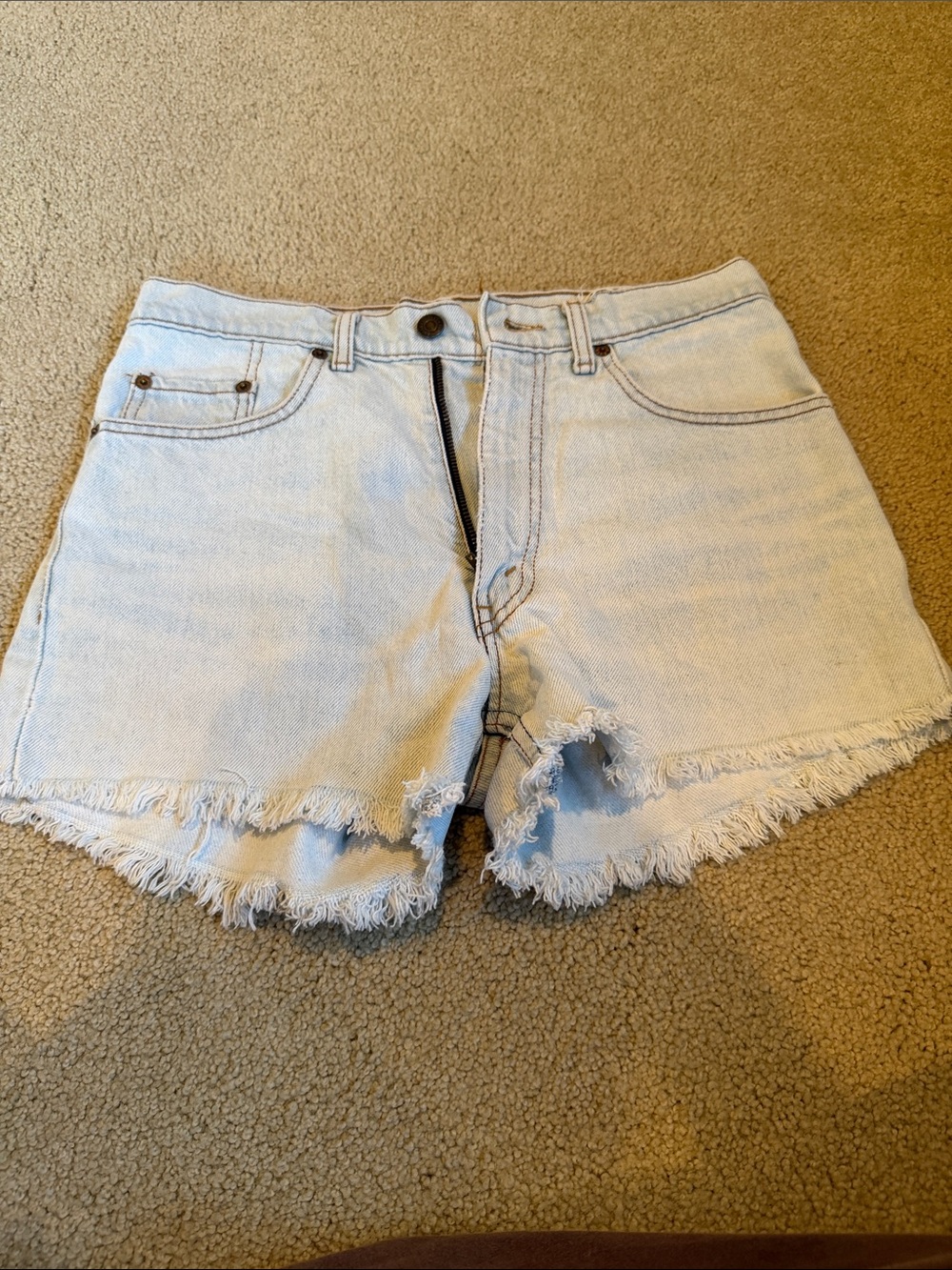 Vintage Levi's Light Wash Frayed Hem Denim Shorts